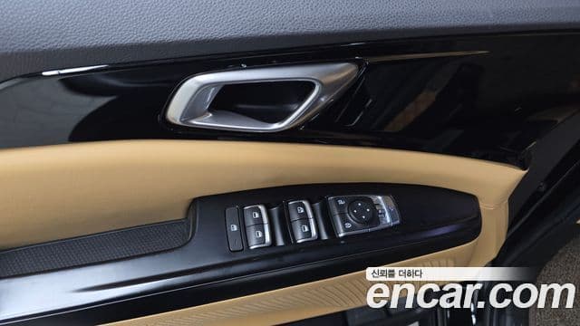 Kia Carnival 2021 — ფოტო 19/20