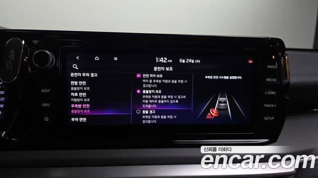 Kia K5 2021 — ფოტო 17/20