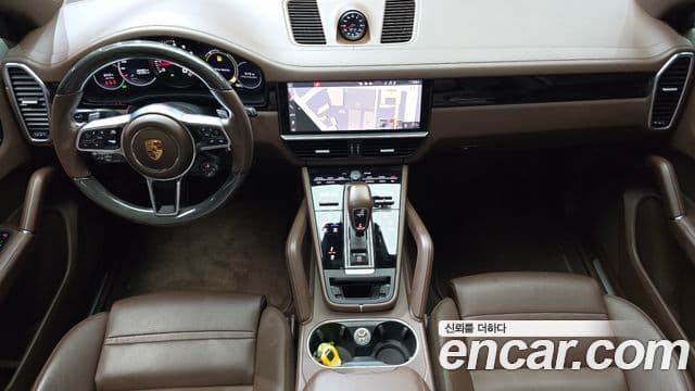 Porsche Cayenne 2020 — ფოტო 7/20