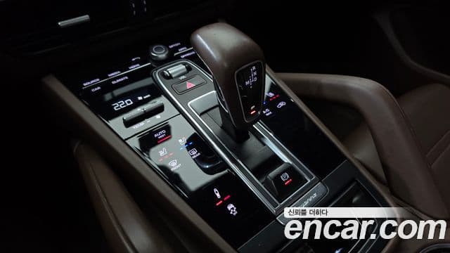 Porsche Cayenne 2020 — ფოტო 9/20