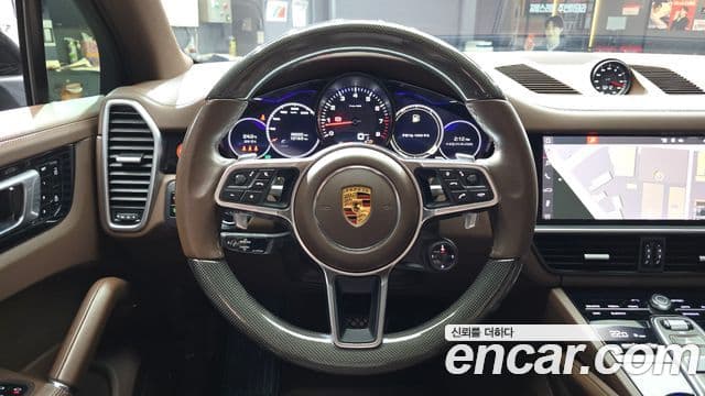 Porsche Cayenne 2020 — ფოტო 14/20