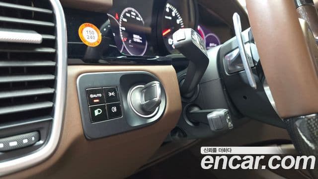 Porsche Cayenne 2020 — ფოტო 2/32