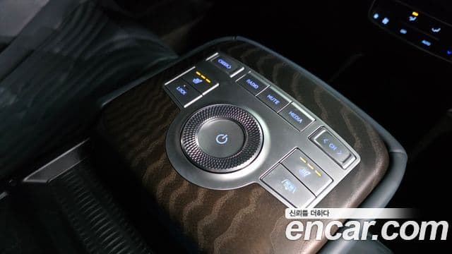 Genesis Electrified G80 2022 — ფოტო 19/20