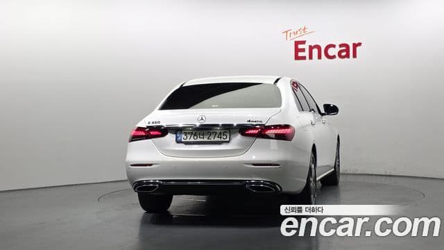 Mercedes-Benz E-Class 2021 — ფოტო 4/20