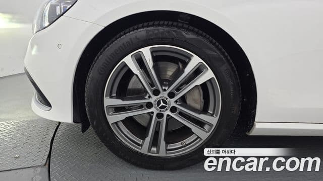 Mercedes-Benz E-Class 2021 — ფოტო 5/20
