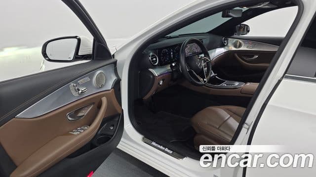 Mercedes-Benz E-Class 2021 — ფოტო 10/20