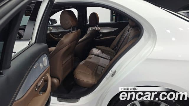 Mercedes-Benz E-Class 2021 — ფოტო 12/20