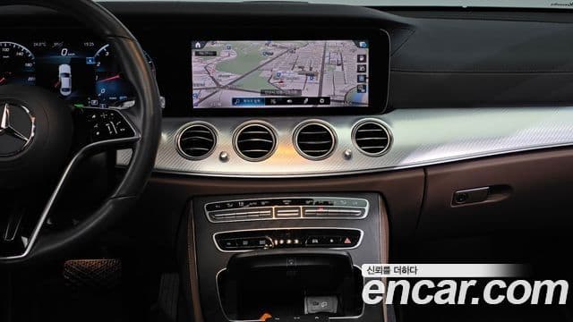 Mercedes-Benz E-Class 2021 — ფოტო 14/20