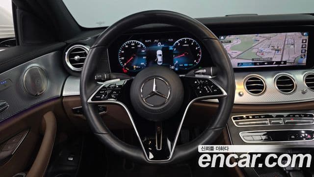 Mercedes-Benz E-Class 2021 — ფოტო 15/20
