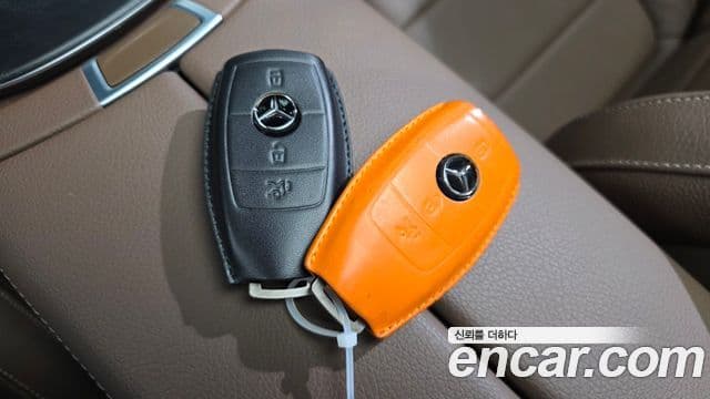 Mercedes-Benz E-Class 2021 — ფოტო 17/20