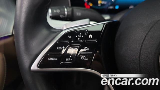 Mercedes-Benz E-Class 2021 — ფოტო 18/20