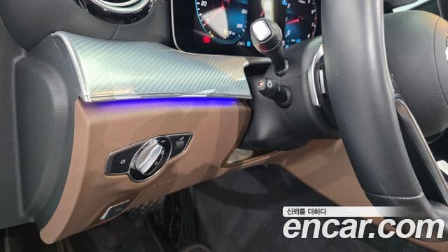 Mercedes-Benz E-Class 2021 — ფოტო 20/20