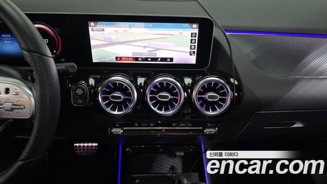 Mercedes-Benz GLA-Class 2020 — Şəkil 13/20