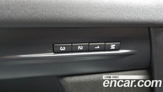 Land Rover Range Rover Evoque 2020 — Photo 27/32
