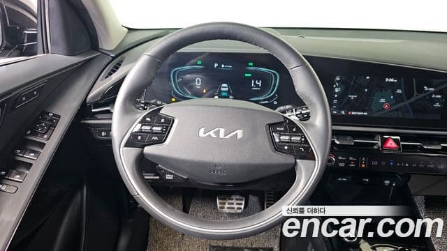 Kia Niro 2022 — ფოტო 13/20