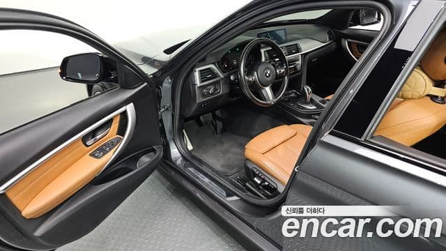 BMW 3 Series 2018 — Şəkil 10/20