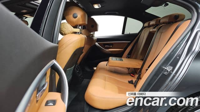 BMW 3 Series 2018 — Şəkil 12/20