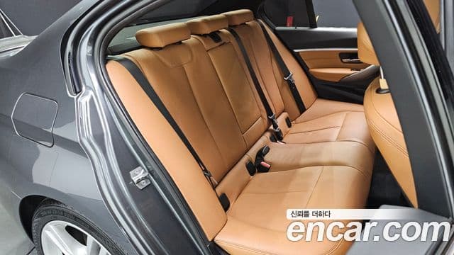 BMW 3 Series 2018 — Şəkil 13/20