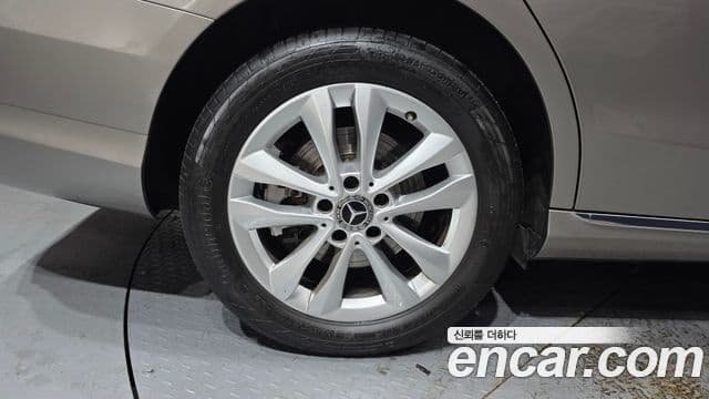Mercedes-Benz C-Class 2020 — ფოტო 5/20