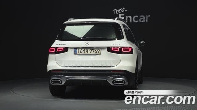 Mercedes-Benz GLB-Class 2021 — ფოტო 4/20