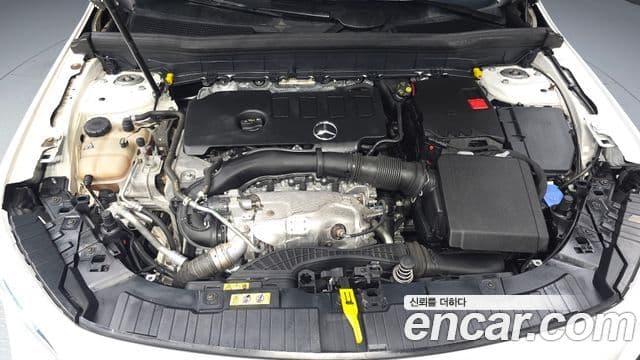 Mercedes-Benz GLB-Class 2021 — ფოტო 6/20