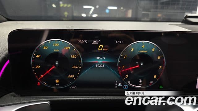 Mercedes-Benz GLB-Class 2021 — ფოტო 8/20