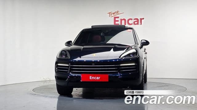 Porsche Cayenne 2021 — ფოტო 2/20