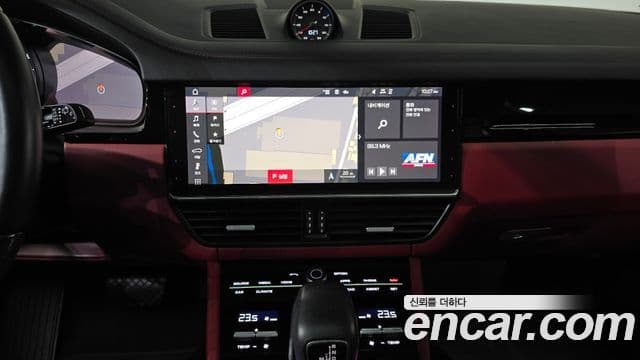 Porsche Cayenne 2021 — ფოტო 12/20