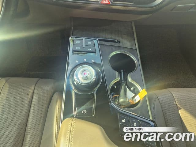 Kia K8 2022 — Şəkil 12/17