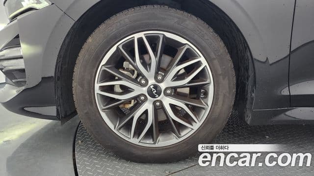 Kia K5 2023 — ფოტო 5/20