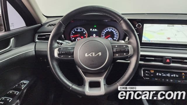 Kia K5 2023 — ფოტო 12/20