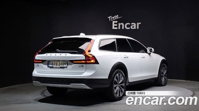Volvo V90 Cross Country 2023 — Şəkil 2/20