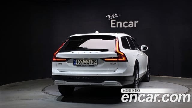Volvo V90 Cross Country 2023 — Şəkil 4/20