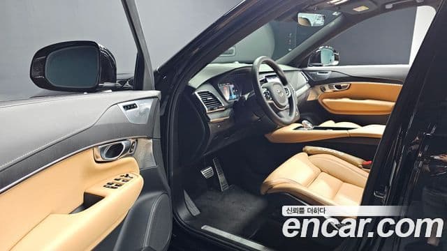 Volvo XC90 2023 — ფოტო 19/31