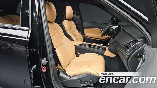 Volvo XC90 2023 — ფოტო 25/31