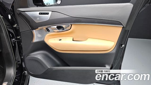 Volvo XC90 2023 — ფოტო 29/31