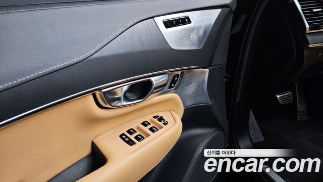 Volvo XC90 2023 — ფოტო 21/31