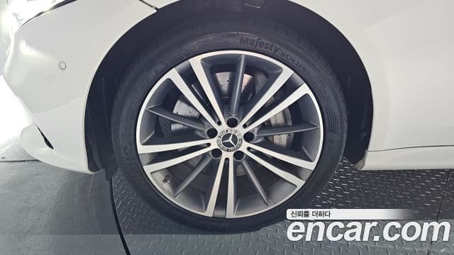 Mercedes-Benz CLS-Class 2019 — Photo 28/31