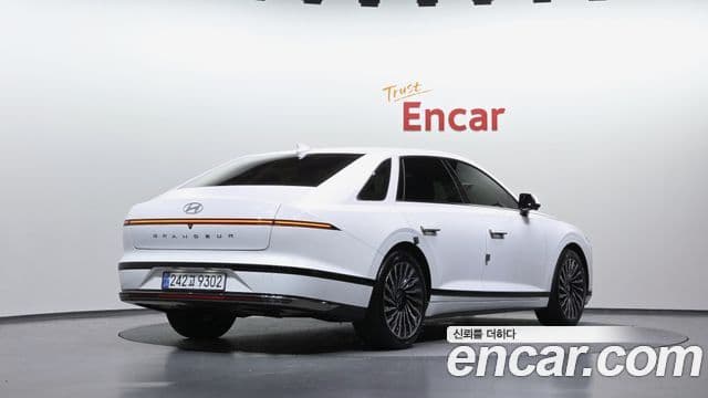 Hyundai Grandeur 2023 — ფოტო 2/20