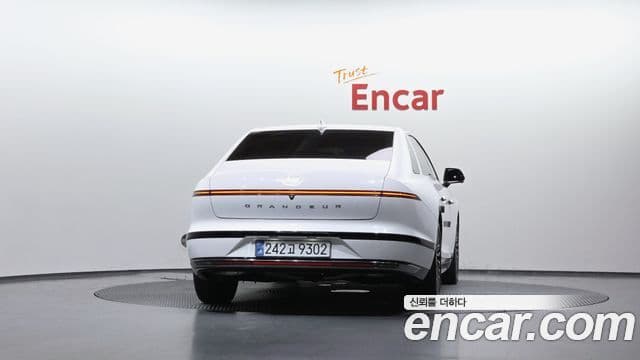 Hyundai Grandeur 2023 — ფოტო 4/20