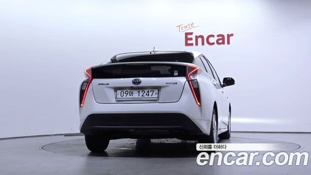 Toyota Prius 2018 — Şəkil 5/20