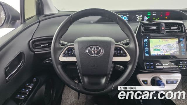 Toyota Prius 2018 — Şəkil 9/20