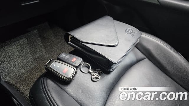 Toyota Prius 2018 — Şəkil 12/20