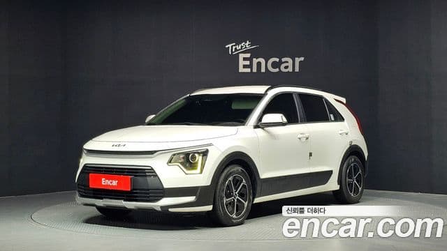 Kia Niro 2022 — Фото 1/20