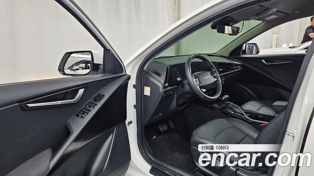 Kia Niro 2022 — Фото 10/20
