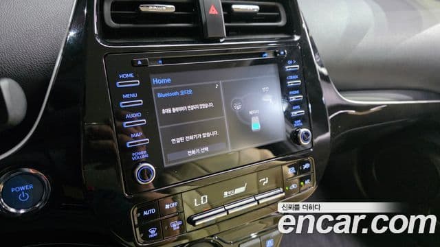 Toyota Prius 2022 — ფოტო 17/20