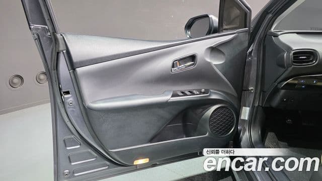 Toyota Prius 2022 — ფოტო 25/30