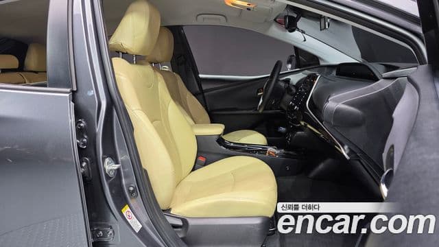 Toyota Prius 2022 — ფოტო 4/30