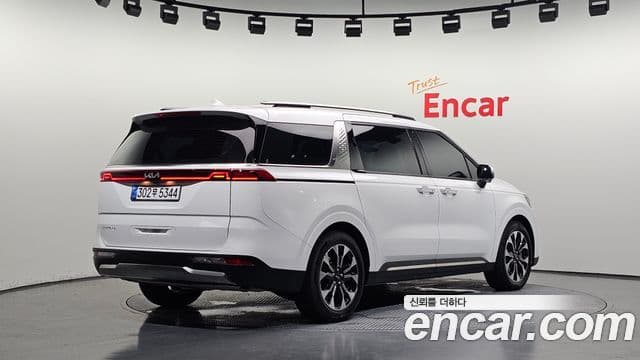 Kia Carnival 2023 — Фото 1/20