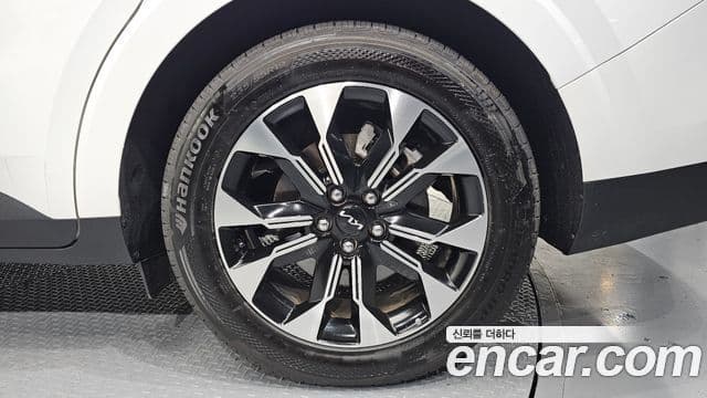 Kia Carnival 2023 — ფოტო 2/30